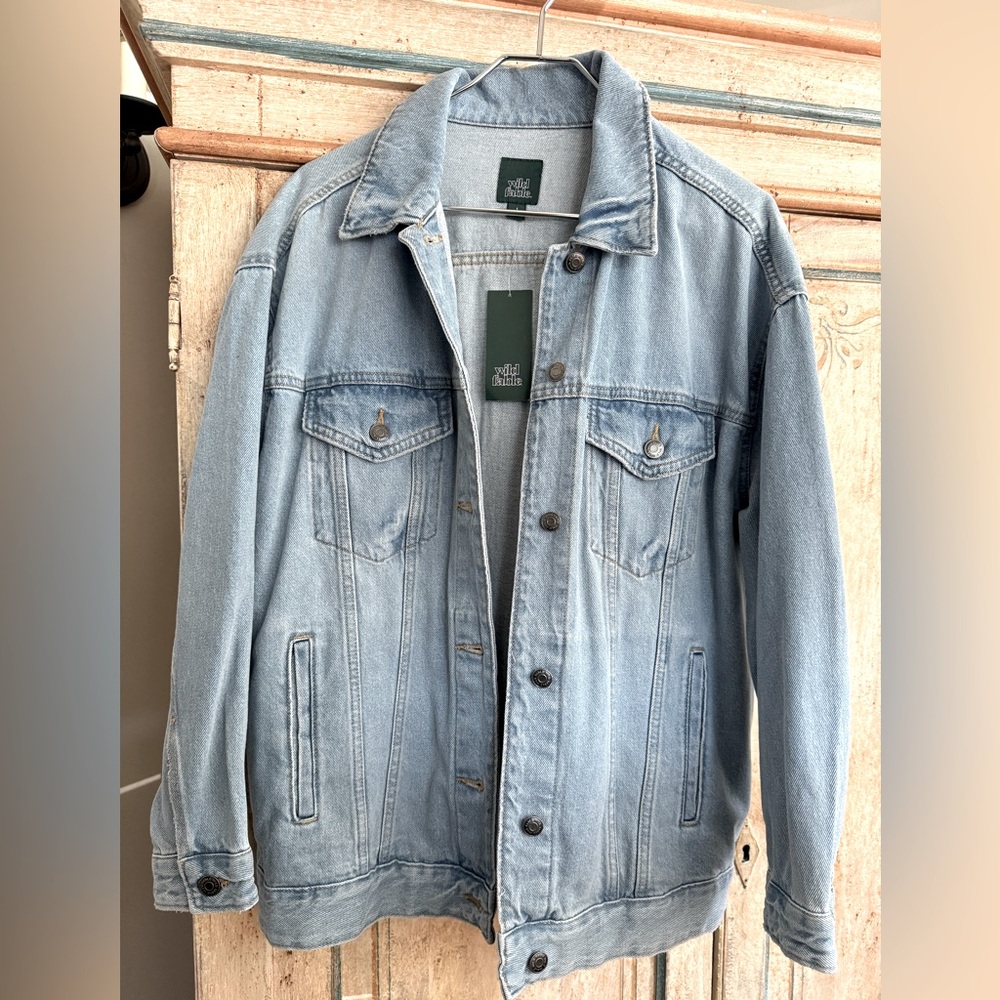 Wild & Fable boyfriend oversized style Jean jacket.
NWT Size Small